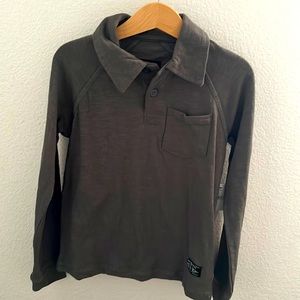 Boys Size 6 long sleeve Dark Grey Collared Shirt. Front pocket. Brand new.